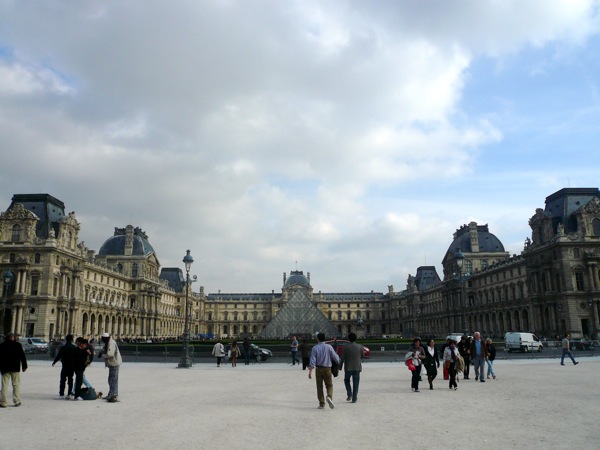 louvre.JPG